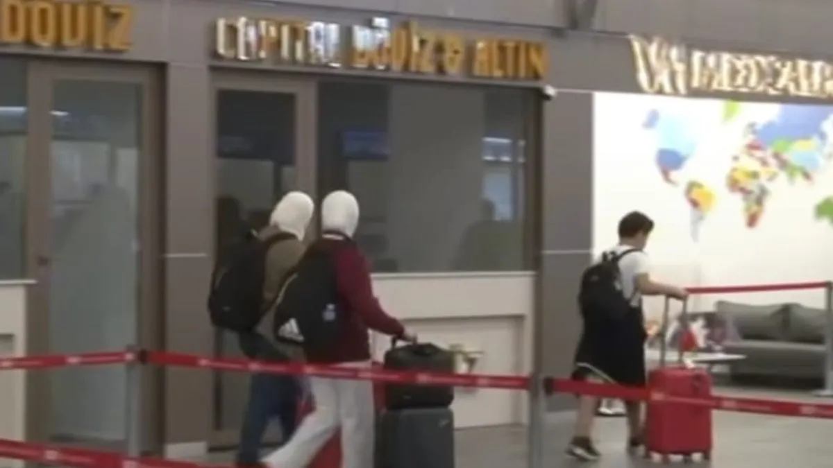 Lübnan’dan Türk vatandaşlarını taşıyan 169 yolcusu ile havalanan uçak Mersin’e geldi