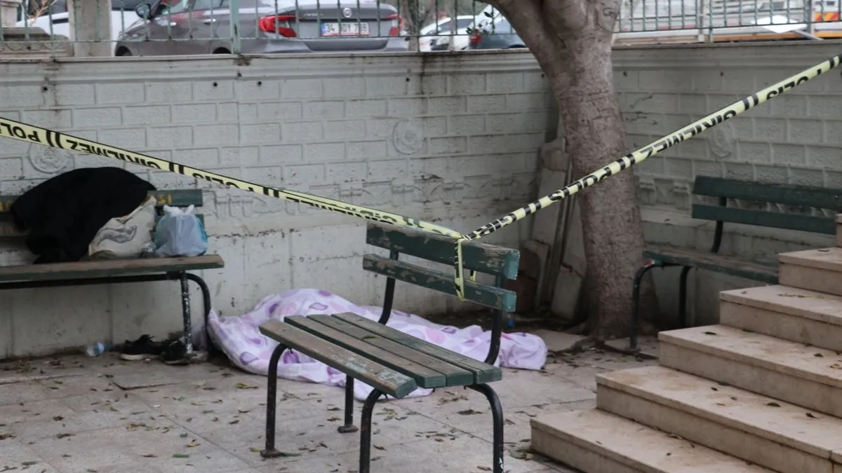 Cami bahçesinde ölü bulundu