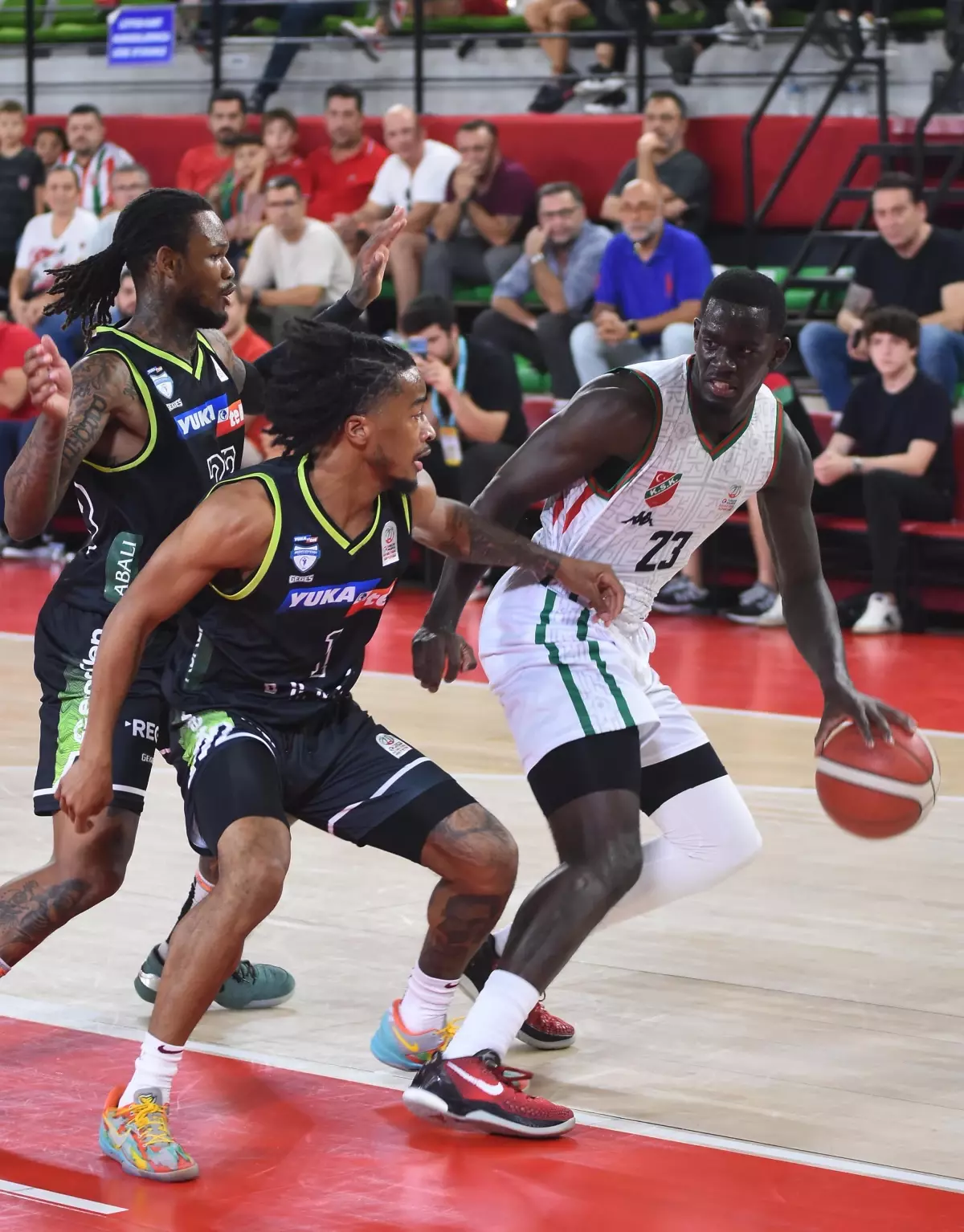 Karşıyaka’da Yabancı Oyuncular Ardışık Ayrılıklar Yaşıyor