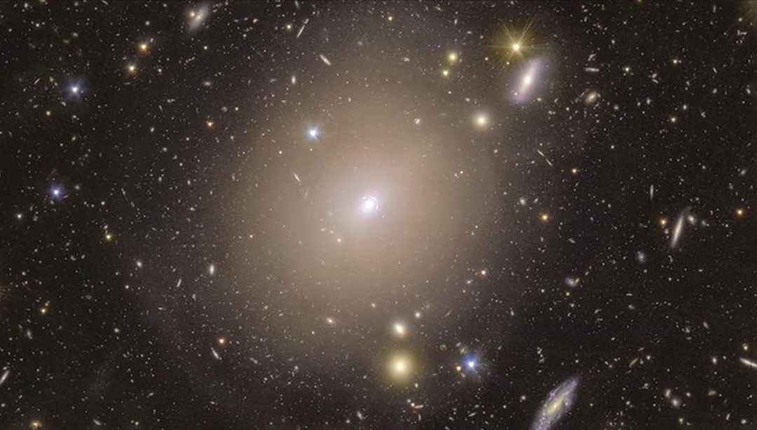 590 milyon yıl uzaktaki galaksinin merkezinde “Einstein” halkası tespit edildi